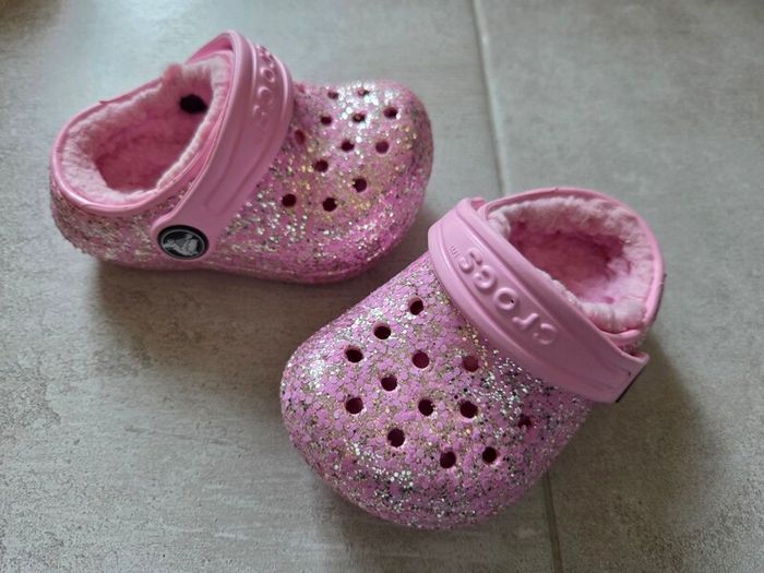UK4, Crocs Kids' Classic Lined Glitter Clogs