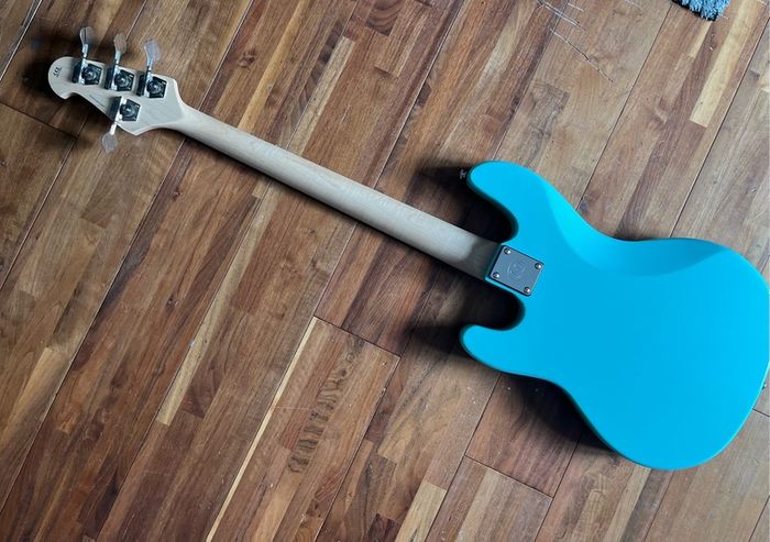 J&D Stingray Style bass