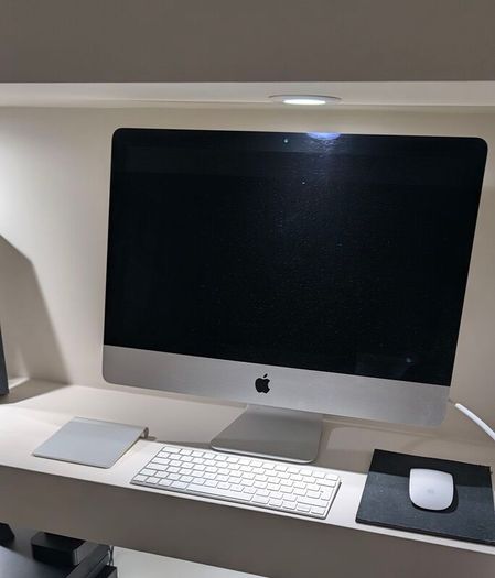 Apple iMac 21.5 inch Late 2015 Full Bundle with Keyboard, Mouse and Trackpad