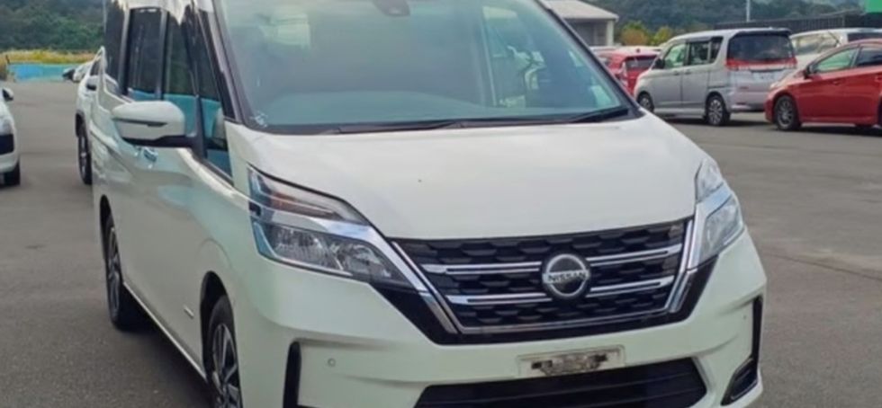 Nissan Serena 8 Seater 2L S-Hybrid Low Milage Excellent Condition Priced to Sell