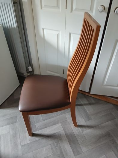 Kitchen table & 6 chairs