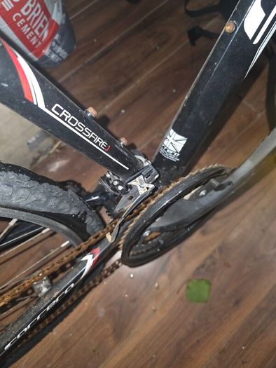 Carrera hybrid bike with lock