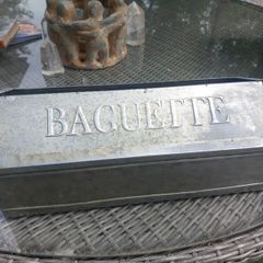As new zinc baguette box, D18