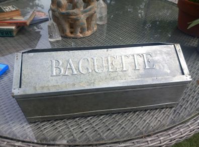 As new zinc baguette box, D18