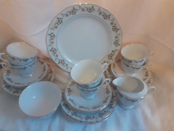 Vintage 21pce China Floral Tea Set.