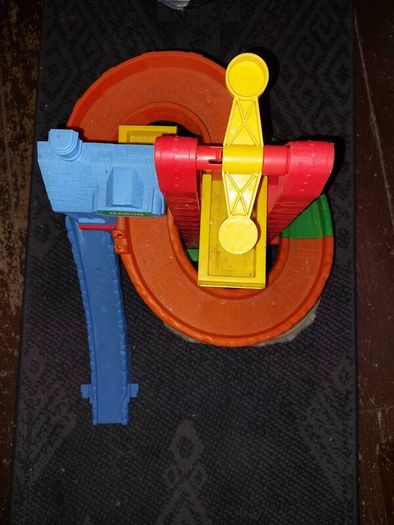 Thomas and Friends Maron Station Spiral Playset with Crane, Take n Play Trackmaster