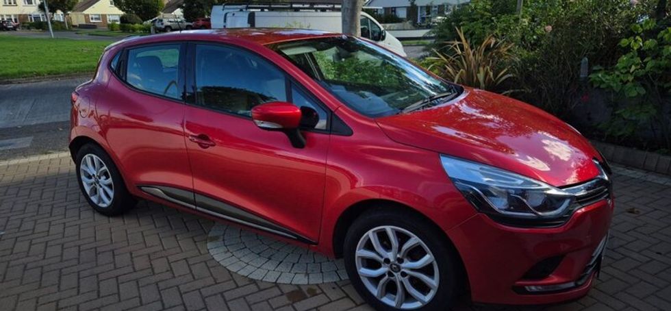 Red Renault Clio 2019