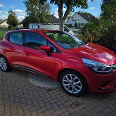 Red Renault Clio 2019