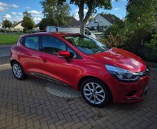 Red Renault Clio 2019