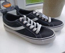 New Girls Low Top Canvas Trainers Size 4