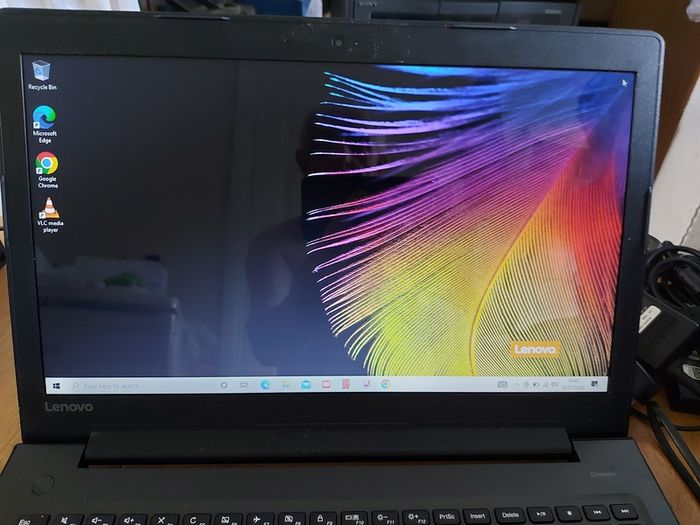 Lenovo Ideapad 310-15ABR, Model 80ST, AMD A10-9600P R5, `10 Compute Cores, 4C + 6G, 2.4GHz, Windows 10, Microsoft Edge, Chrome, and VLC