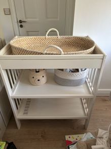 Baby changing table and basket