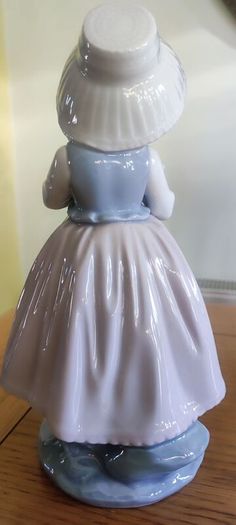 Lladro #348 Nao Daisa 1982 Girl Figurine With Flower Bouquet