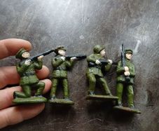 military  model figures