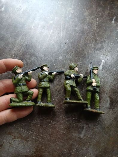 military  model figures