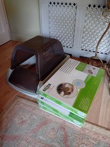 Self cleaning electronic litter tray