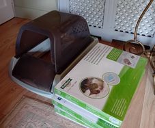 Self cleaning electronic litter tray