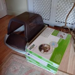 Self cleaning electronic litter tray