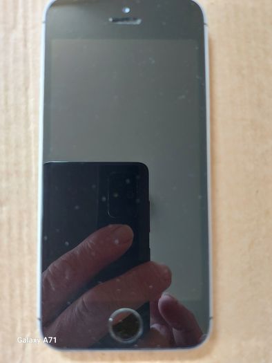 6 Mobile Phones for parts or repair, not powering on