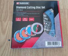 Diamond cutting disc set.