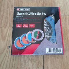 Diamond cutting disc set.