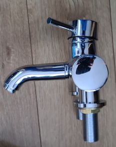 Bath mixer tap