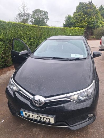 Black Toyota Auris 2016