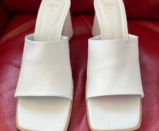 Wide Heel Soft Elegant Leather Sandal Mules Sz 6 / Eu 39. Colour Cream Immaculate. Zara