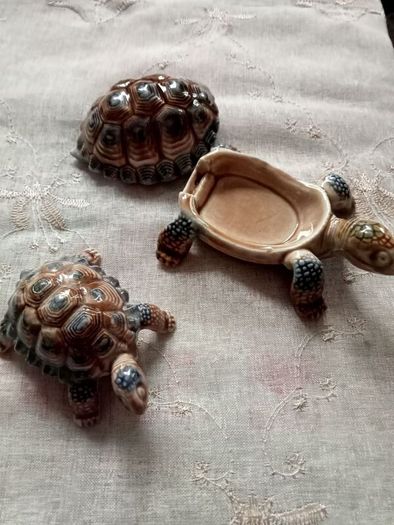 Vintage collectible WADE "The Tortoise Family" Papa Ashtray and Baby Tortoise