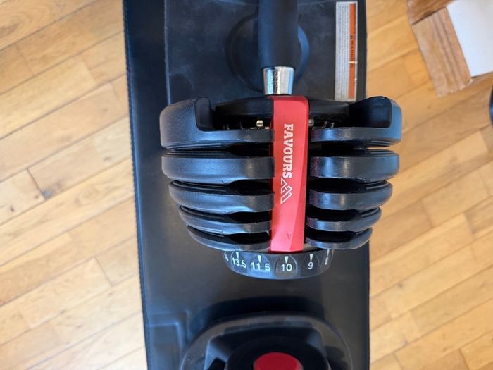 Adjustable dumbbells and bench