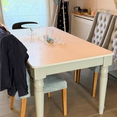 Harvey Norman Carlow Dining Table and chairs