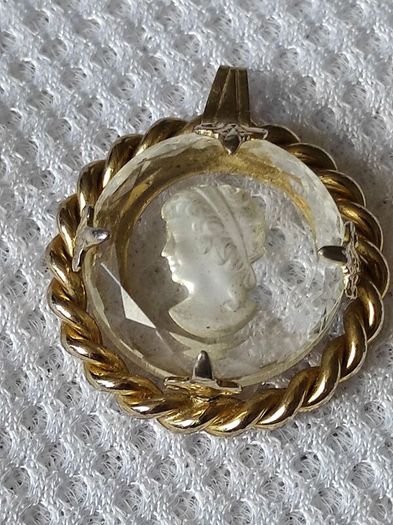 Vintage Cameo glass pendant