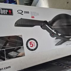 Weber Q2000 Gas BBQ with stand