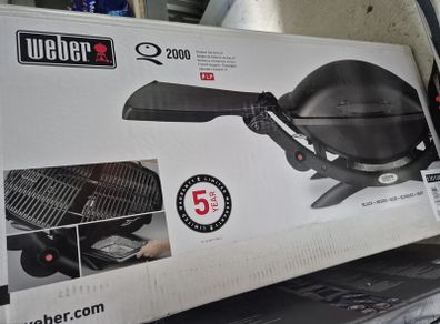Weber Q2000 Gas BBQ with stand
