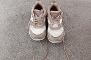 Sketchers runners size 5