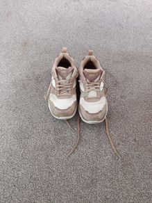 Sketchers runners size 5