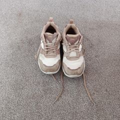 Sketchers runners size 5