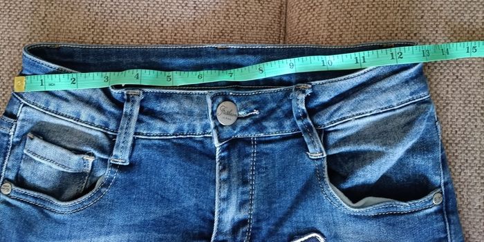 Girls denim cotton jeans with patches in very good condition 26 inch waist and 37 inch full length see last three photos for exact measurements FREE STANDARD POSTAGE INCLUDED
