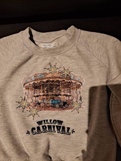Leigh Tucker Willow Carnival grey sparkly girl's sweatshirt  age 3/4 years Postage included