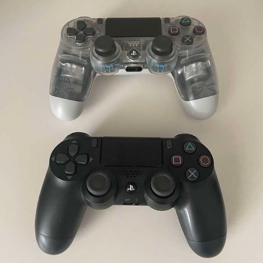 Sony PS4/2 Controllers/Charging Dock