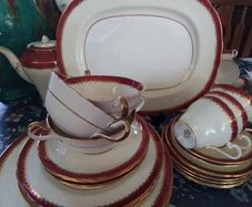 Aynsley Part Dinner Set