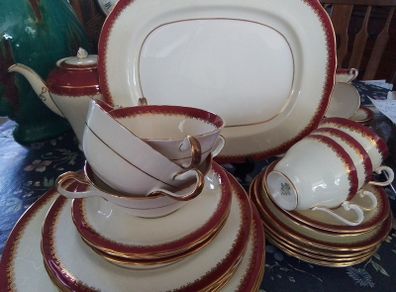 Aynsley Part Dinner Set