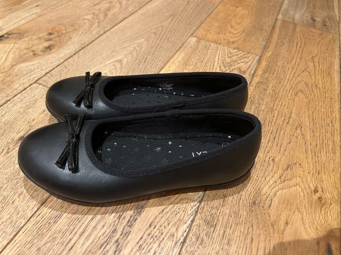 Black ballet shoes