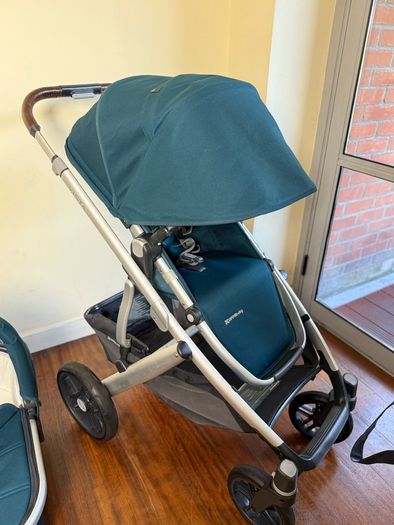Uppababy Vista Finn V2 maxi cosy car seat with isofix rotating