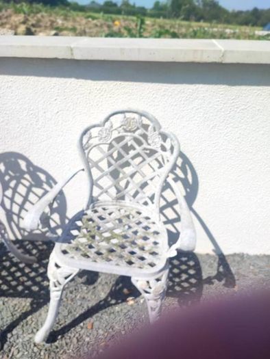 garden table and chairs