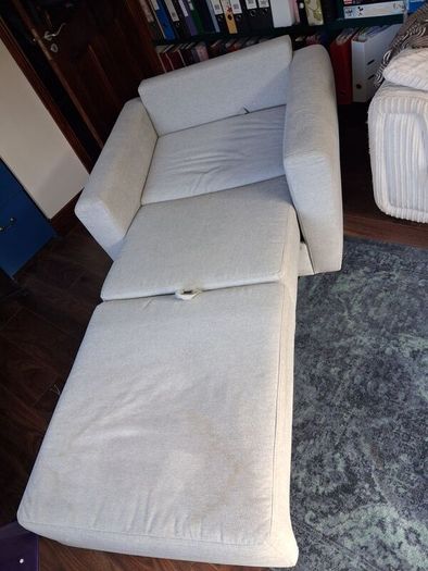 chair/fold out bed