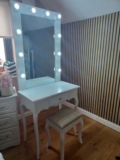 Girls desk