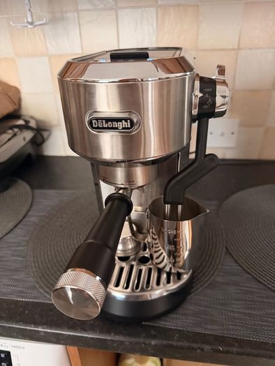 DeLonghi Dedica Maestro EC950M coffee machine