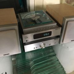 Hitachi CD and radio player