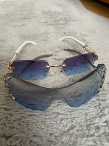 2 pairs of sunglasses